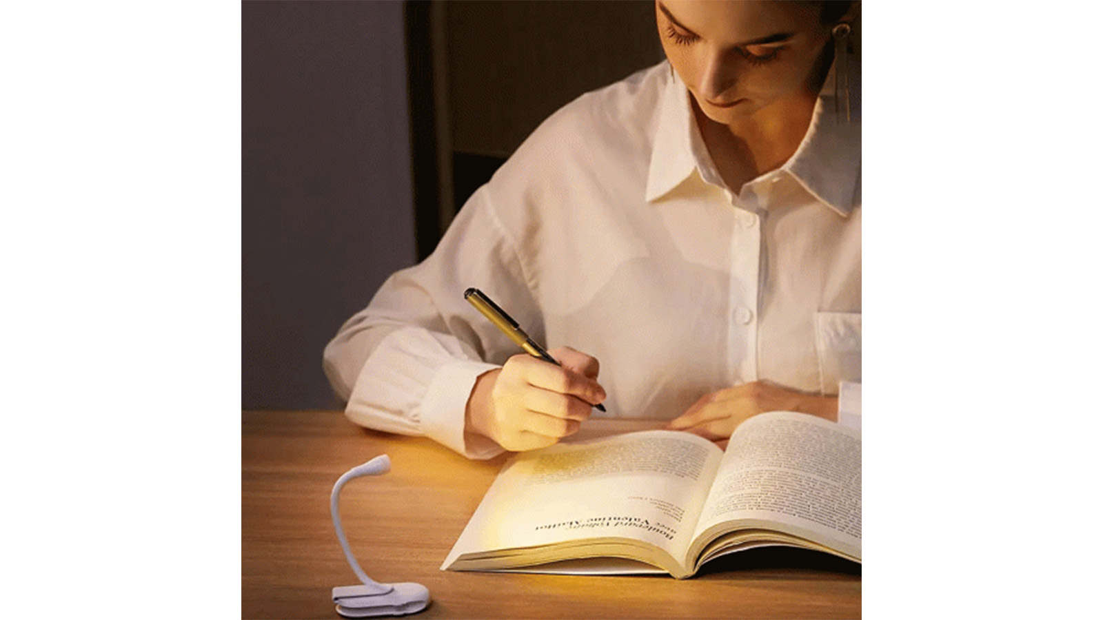 بررسی مشخصات فنی چراغ مطالعه شارژی گیرهای مدل LJC182