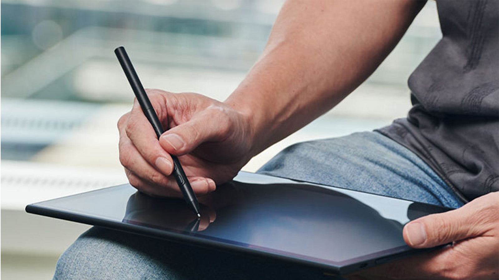 کاغذ دیجیتال و قلم&zwnj; نوری برای طراحی و نوشتن