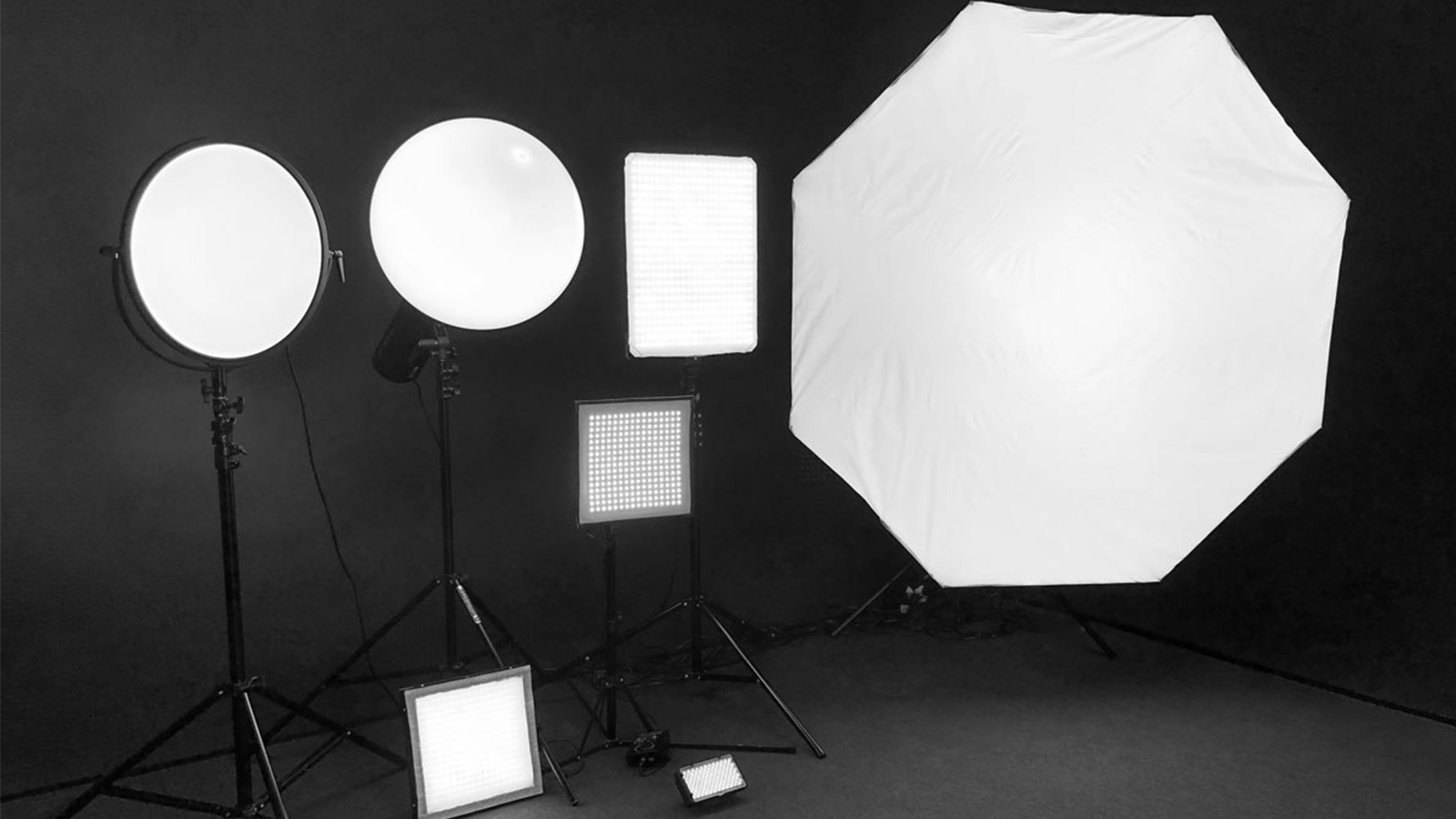 انتخاب بین نور ثابت خانگی و حرفهای