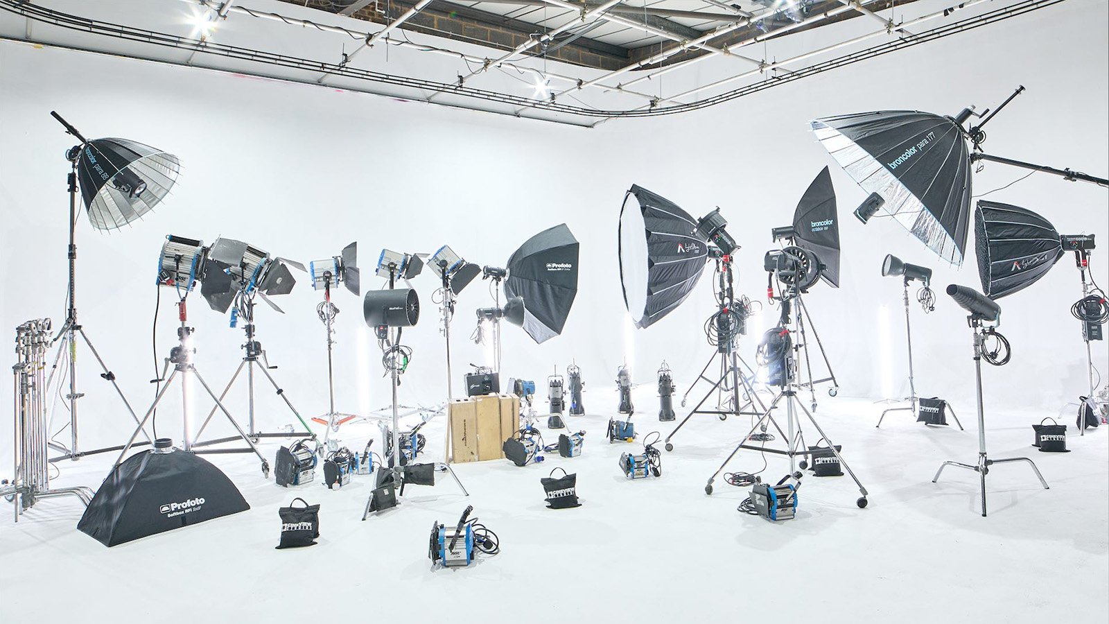 نور ثابت مناسب برای استودیو