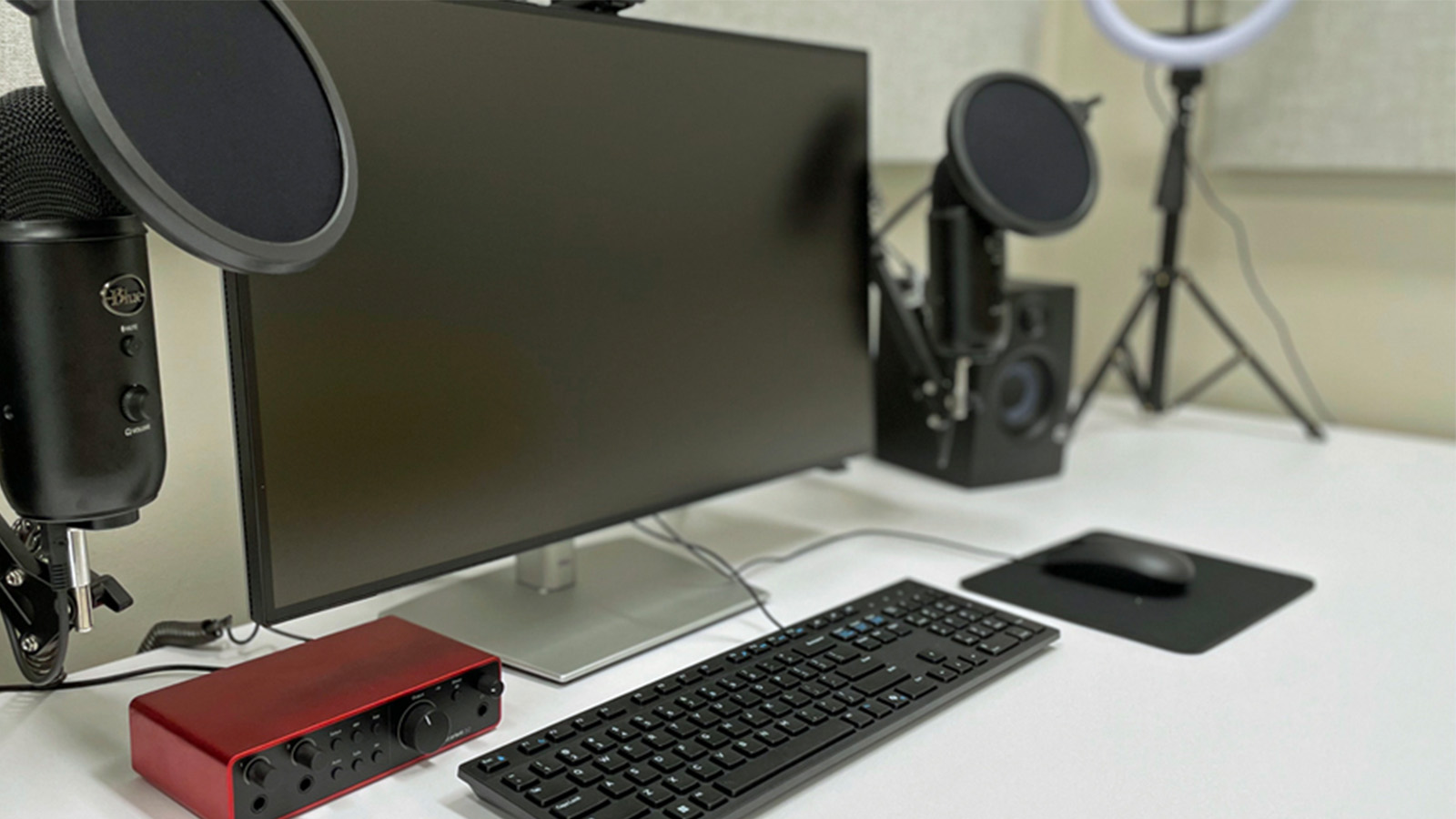 میکروفونهای استودیویی و رومیزی برای ضبط حرفهای و خانگی